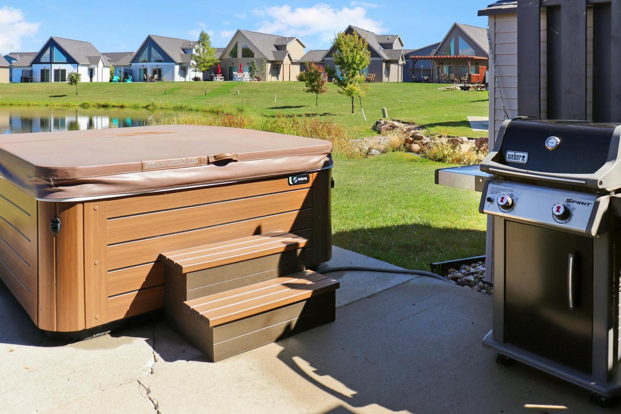 Boho Bungalow On The Pond W/ Hot Tub Arnolds Park Extérieur photo