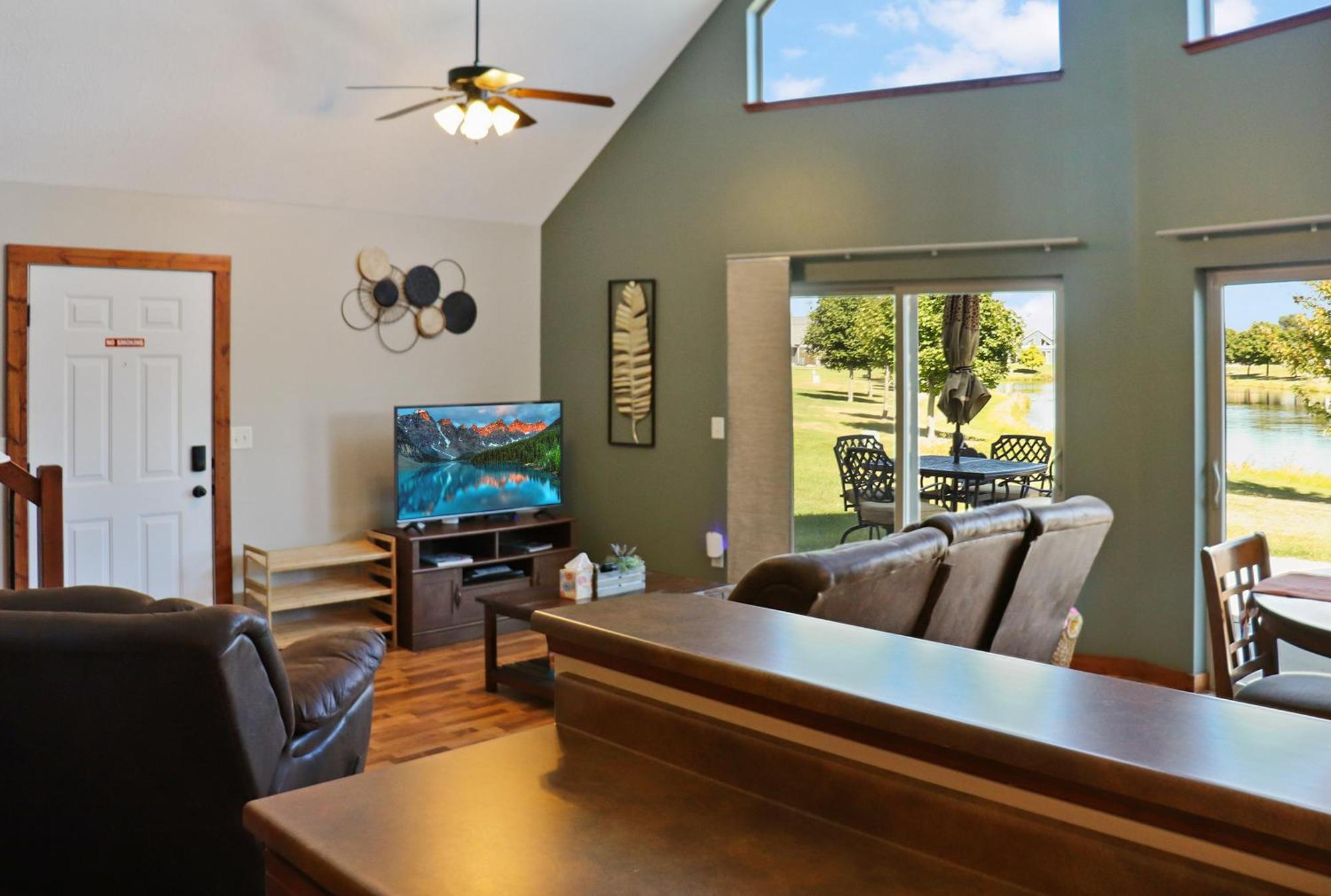 Boho Bungalow On The Pond W/ Hot Tub Arnolds Park Extérieur photo